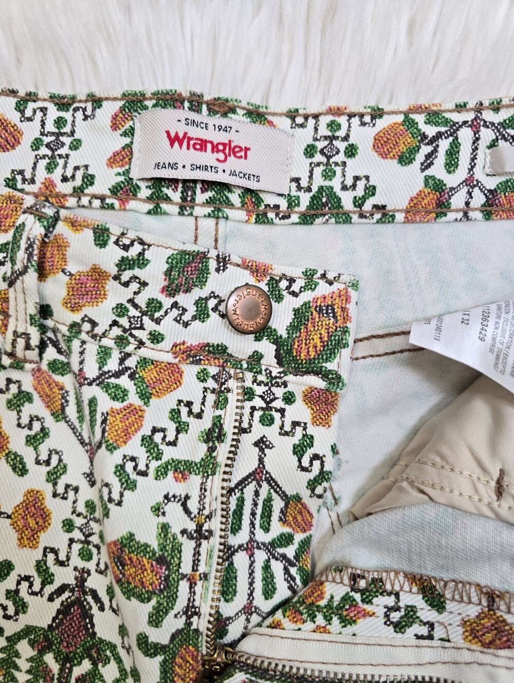 Wrangler High Rise Fierce Flare Jeans NWT 4x32 Floral Boho Western 70s Pants - Picture 10 of 16